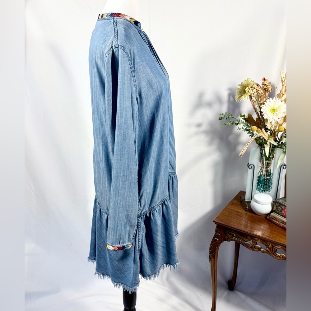 ♨️Driftwood Shaye Chambray Denim Drop-Waist Embroidered Mini Dress – Size M🧡 - Picture 4 of 9